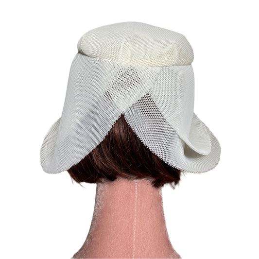 Handmade vintage-style,in white  colour, mesh fibres.Perfect for classic and timeless fashion.